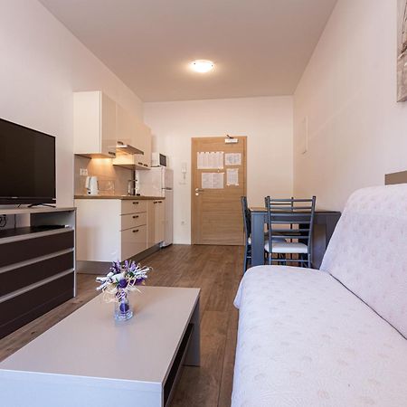 Apartments Crnekovic Tomislava 8A Baška Exterior foto