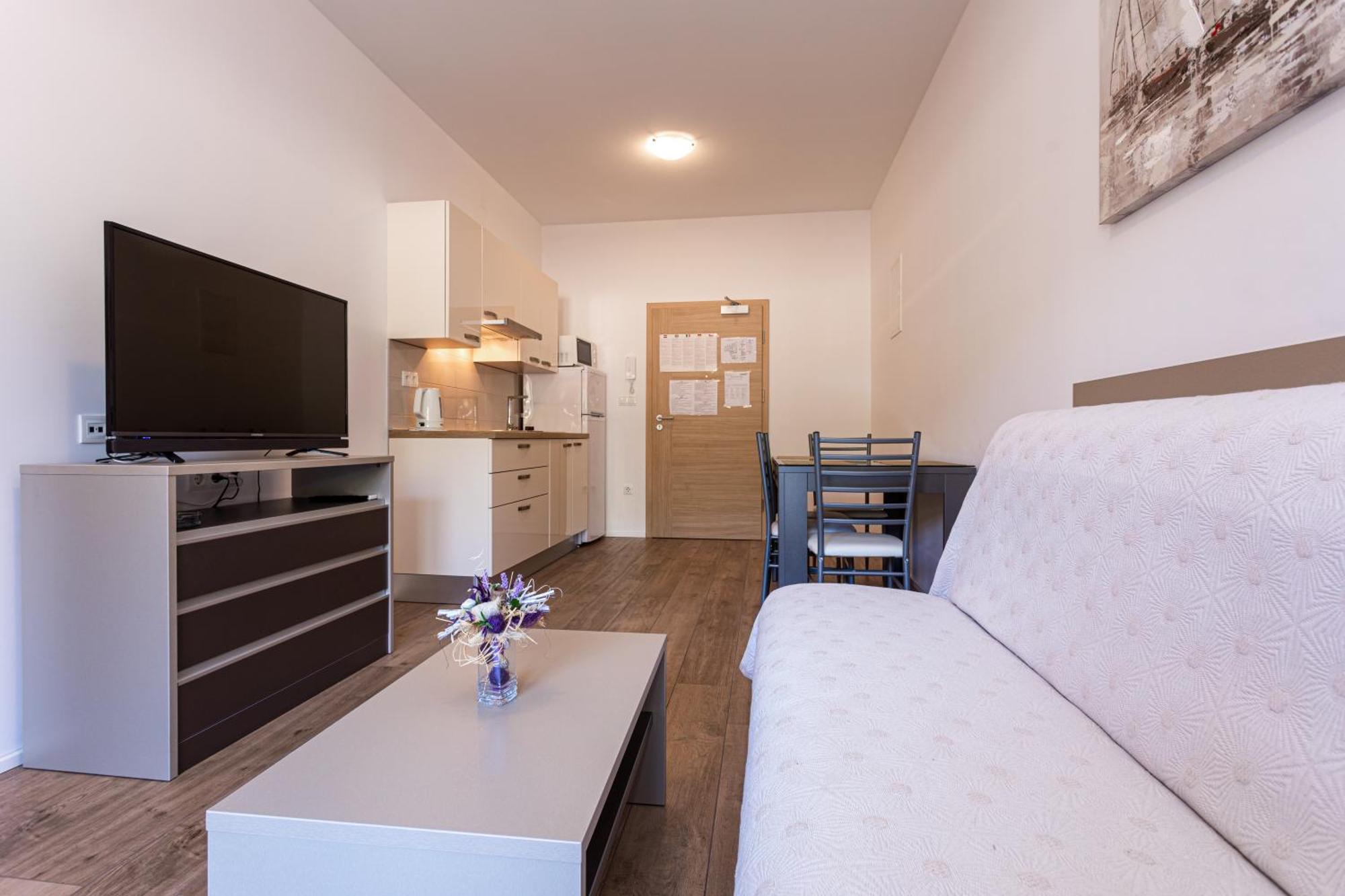 Apartments Crnekovic Tomislava 8A Baška Exterior foto