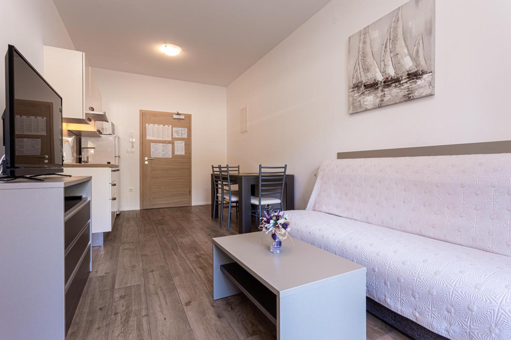 Apartments Crnekovic Tomislava 8A Baška Exterior foto